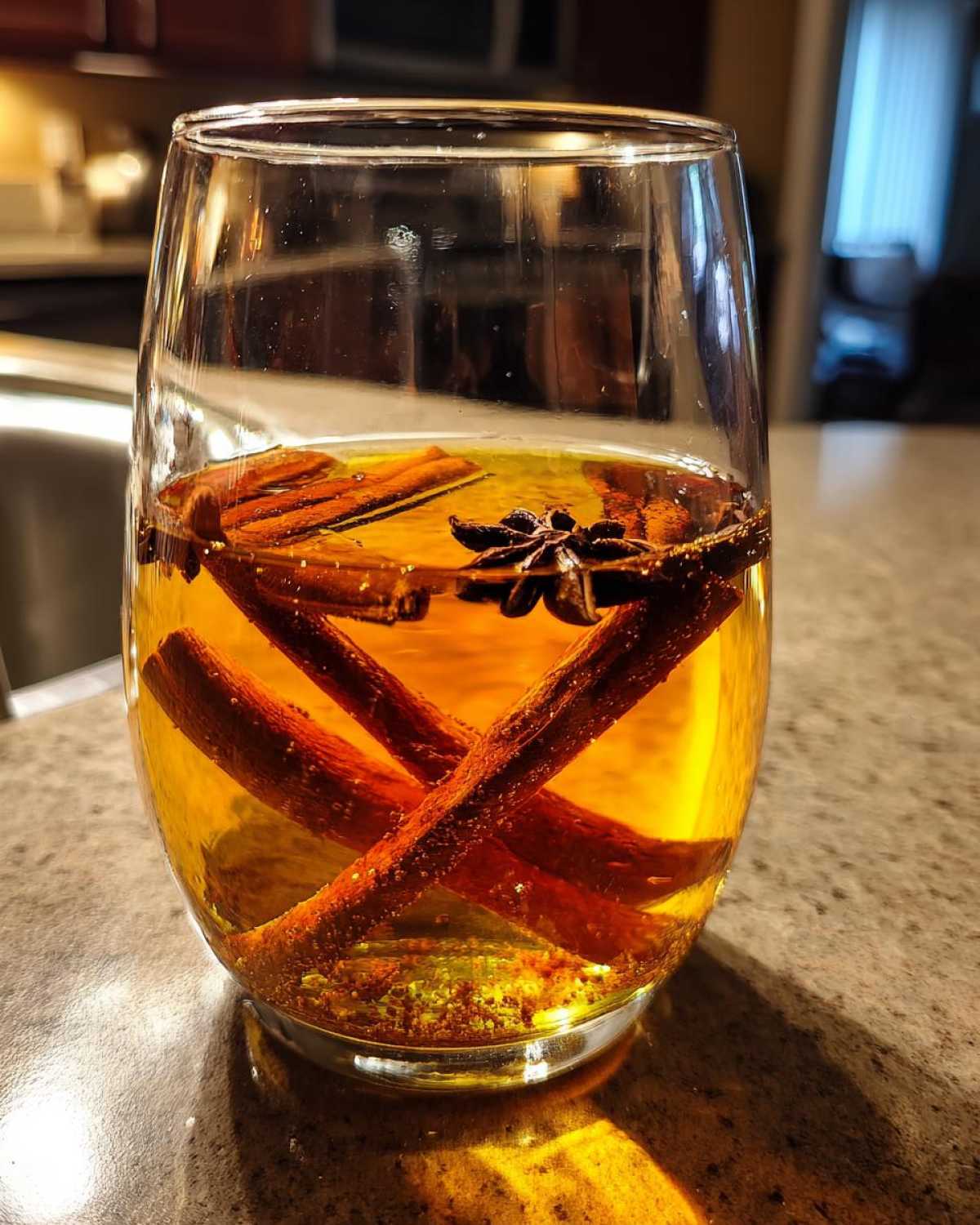Apple Pie Moonshine - detail 3